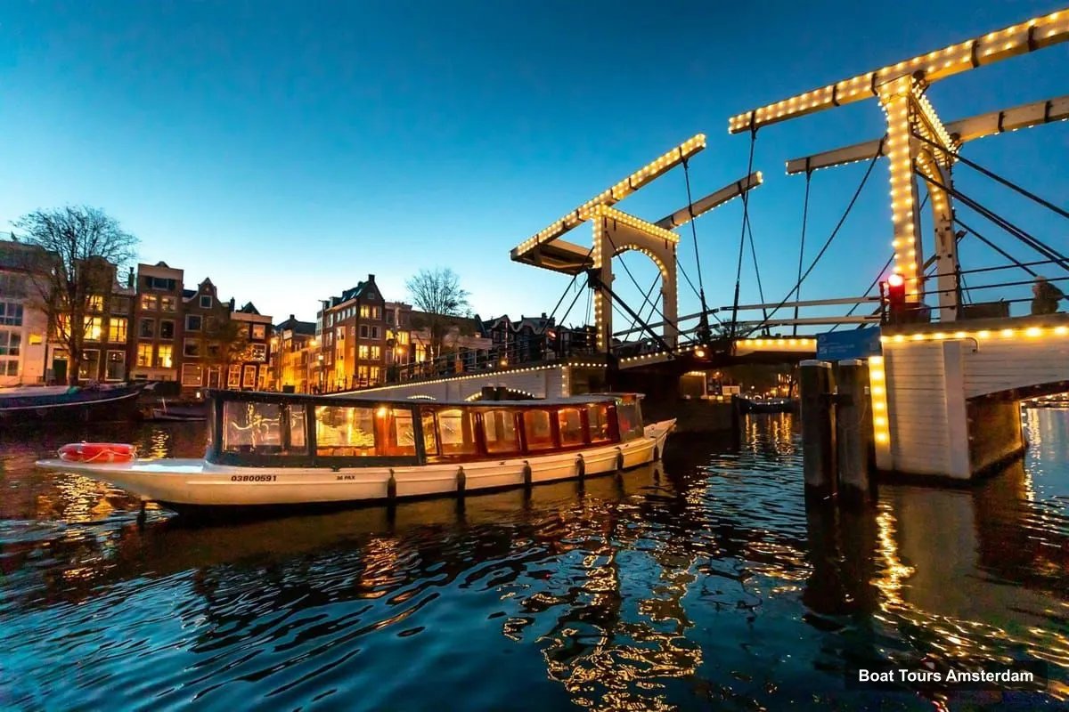 Amsterdam Boat Cruises – Evening (Sunset) Canal Cruise with Bar on Board (photo 3)