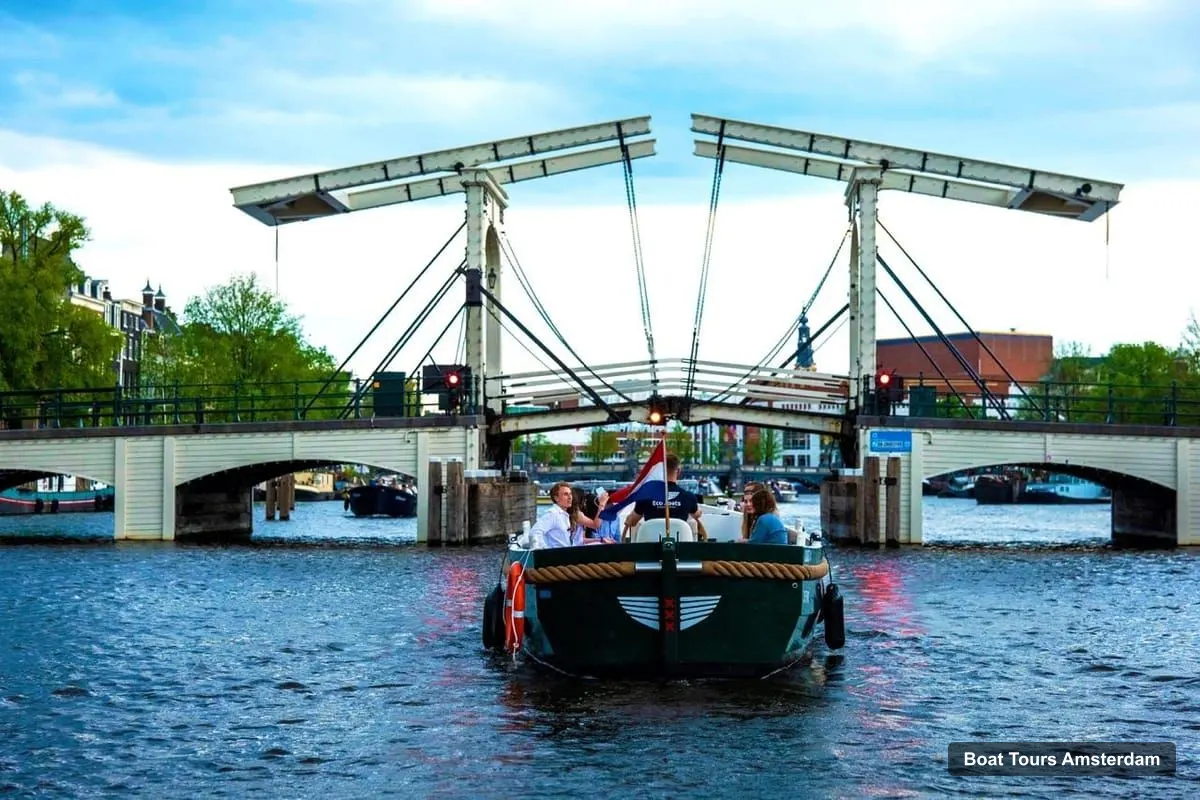 Amsterdam Boat Cruises – Amsterdam Evening (Sunset) Canal Cruise w/ optional drinks (photo 3)