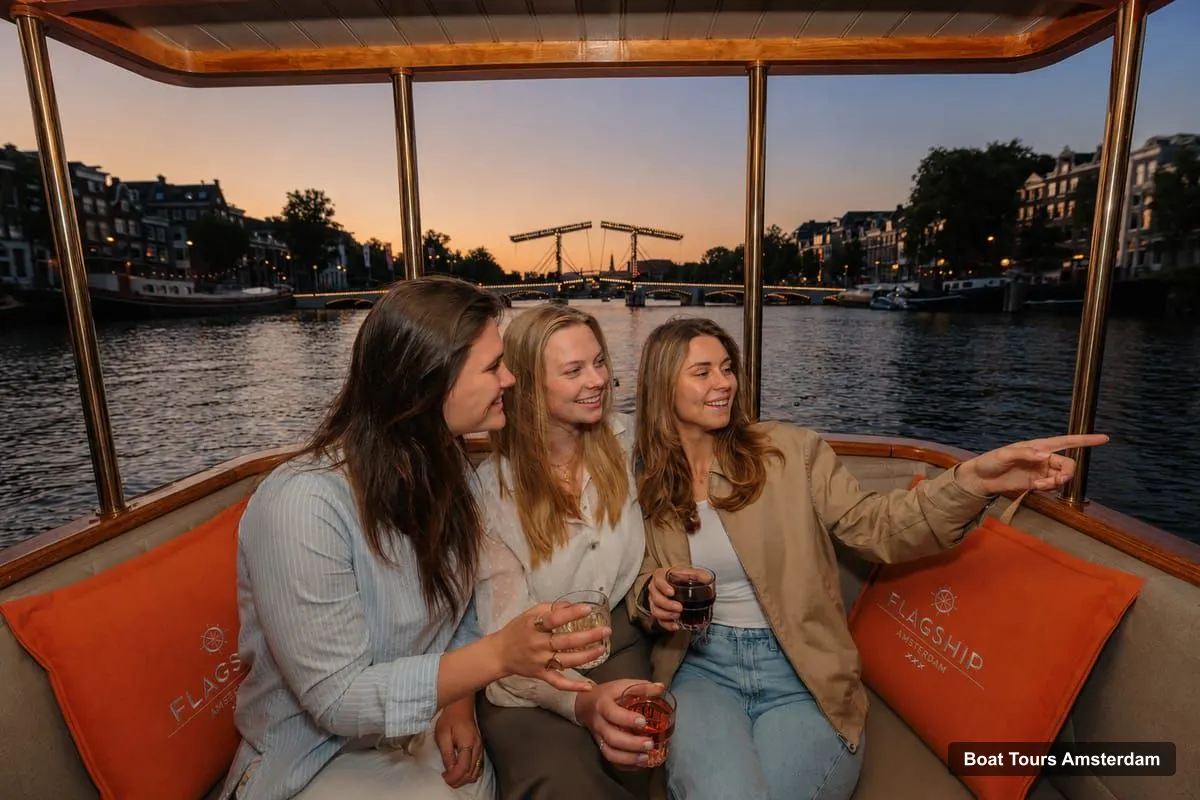 Amsterdam Boat Cruises – Evening (Sunset) Canal Cruise with Bar on Board (photo 5)