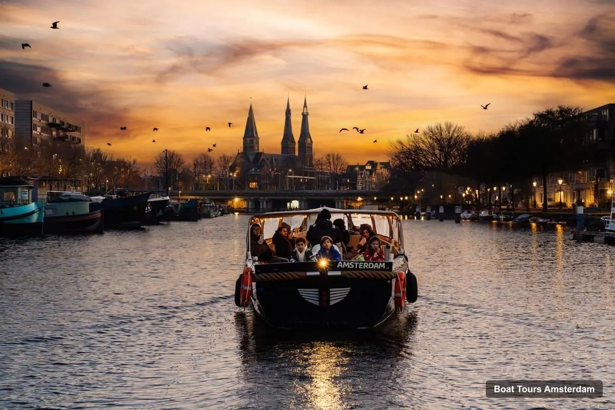 Amsterdam Boat Cruises – Amsterdam Evening (Sunset) Canal Cruise w/ optional drinks