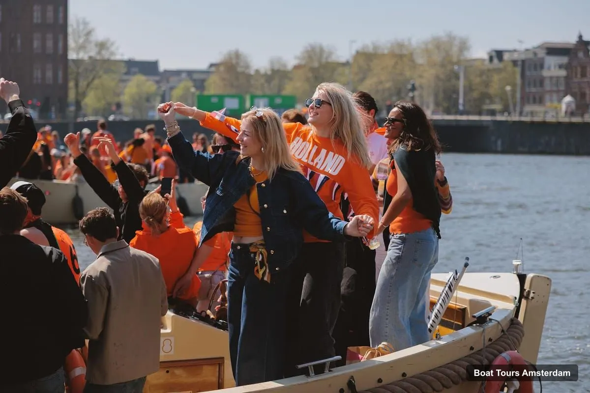 Amsterdam Boat Cruises – Kingsday Party Cruise + Unlimited Drinks & Music (photo 4)