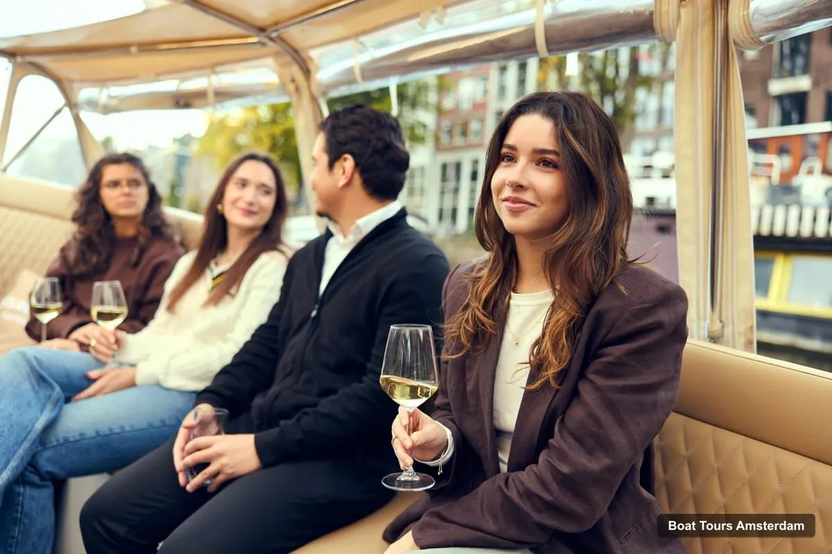 Boat Tours Amsterdam – Canal Booze Cruise with Unlimited Drinks Option (photo 3)