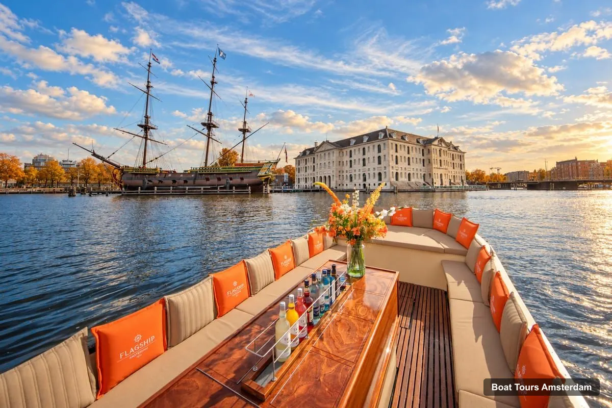 Boat Tours Amsterdam – Canal Cruise with Unlimited Drinks & Bite option (photo 2)