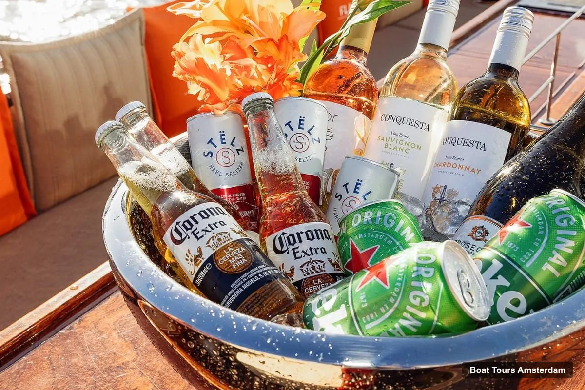 Boat Tours Amsterdam – Canal Cruise with Unlimited Drinks & Bite option (photo 5)