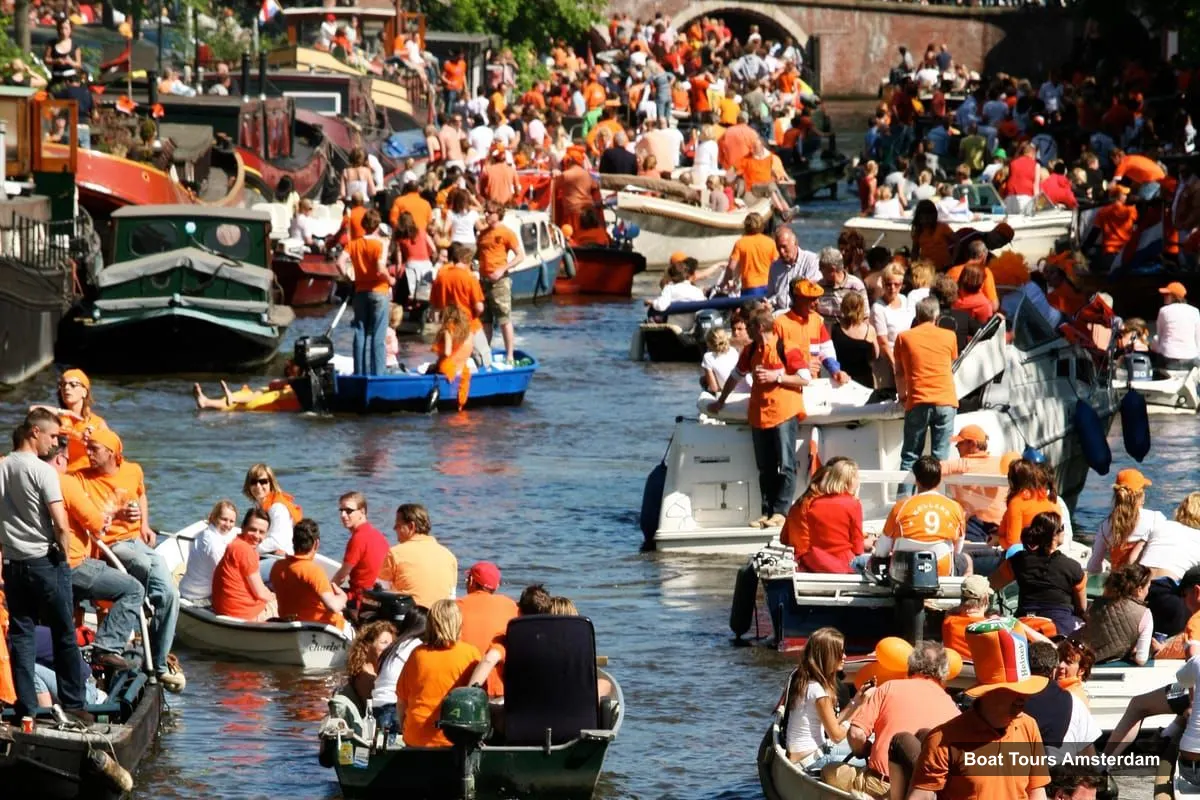 Boat Tours Amsterdam – King’s Day Party Cruise including Unlimited Drinks (photo 2)