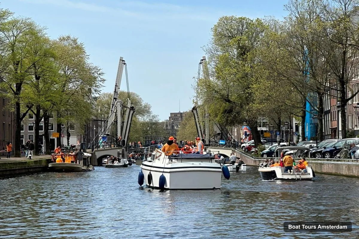 Boat Tours Amsterdam – King’s Day Party Cruise including Unlimited Drinks (photo 4)