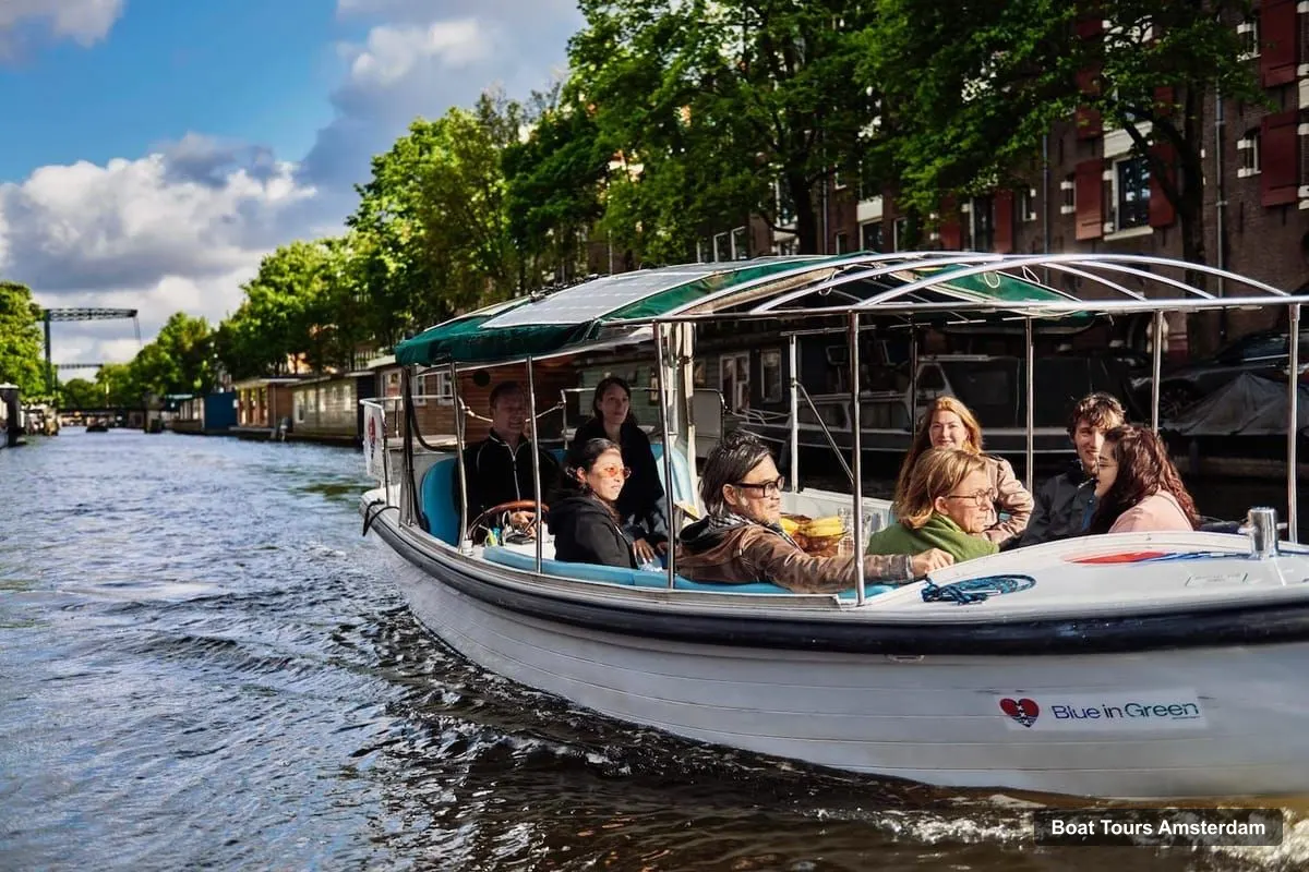 Boat Tours Amsterdam – Private Canal Tour through Smaller Canals (photo 2)