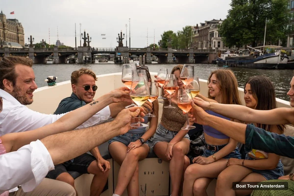 Boat Tours Amsterdam – Private Canal Booze Cruise with Unlimited Drinks (photo 4)