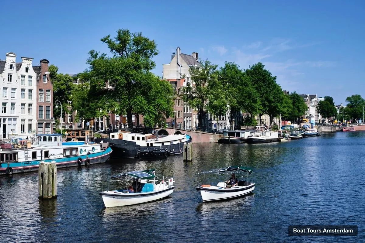 Boat Tours Amsterdam – Private Canal Tour through Smaller Canals (photo 5)
