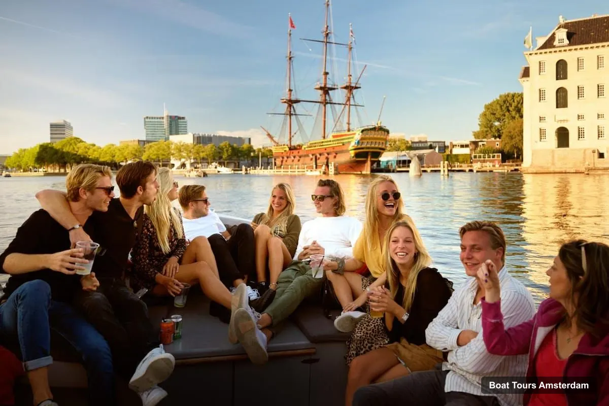 Boat Tours in Amsterdam – Private Cruise with Drinks & Optional Snacks (photo 3)