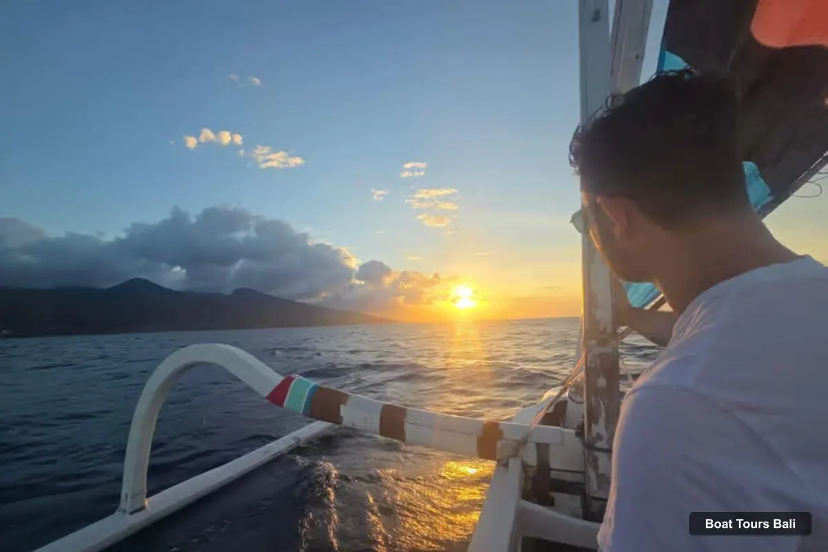 Bali Boat Trips – Jukung Sunset Cruise in Amed Bali with Mount Agung Backdrop (photo 3)
