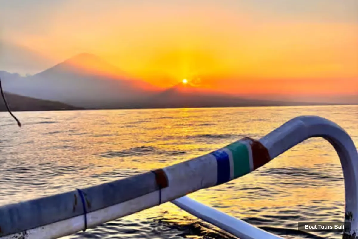 Bali Boat Trips – Jukung Sunset Cruise in Amed Bali with Mount Agung Backdrop (photo 5)