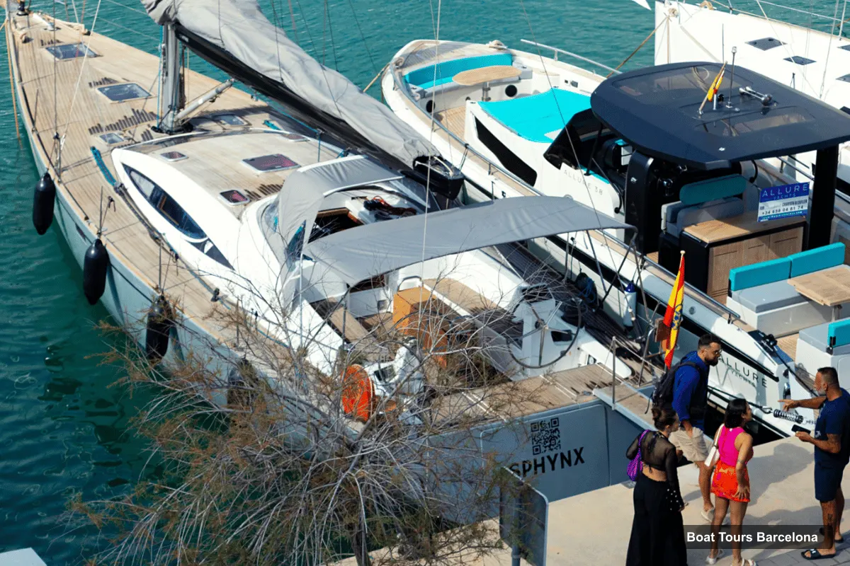 Barcelona Boat Cruises – 52-Foot Luxury Yacht Cruise with Open Bar (photo 3)
