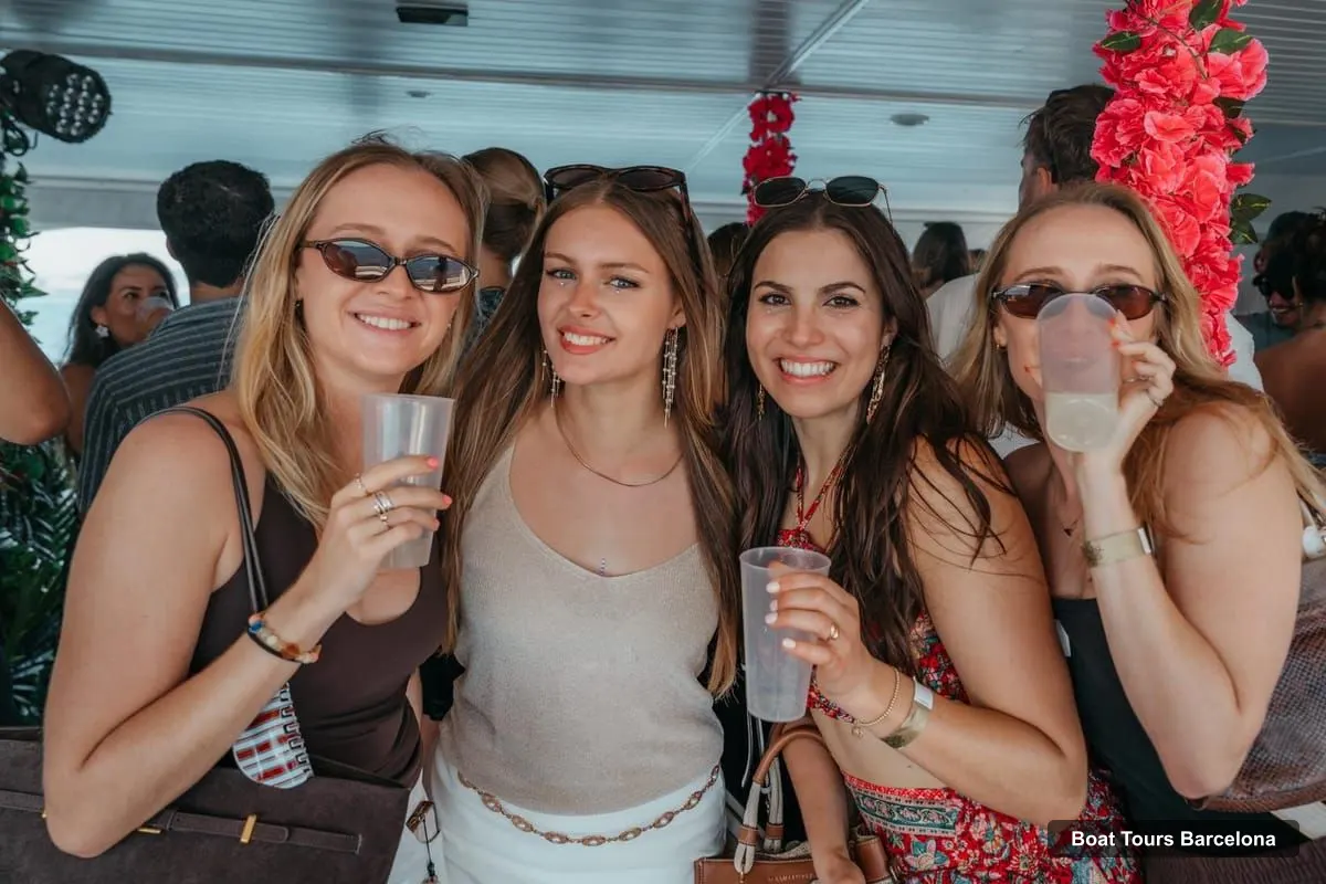 Barcelona Boat Cruises – The Original Barcelona Boat Party (photo 2)