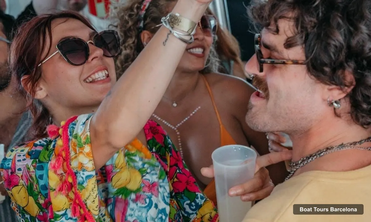 Barcelona Boat Cruises – The Original Barcelona Boat Party (photo 3)