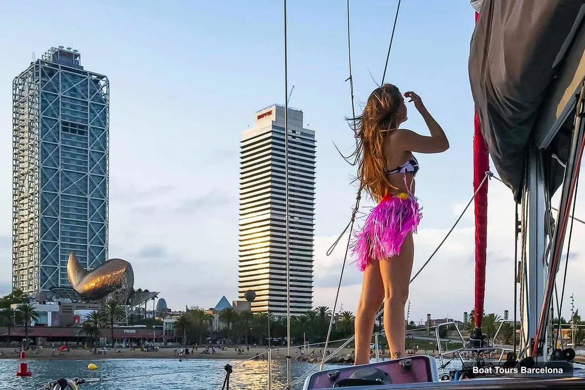 Barcelona Boat Cruises – Sunset Small-Group Sailing with Cava & Snacks (photo 2)