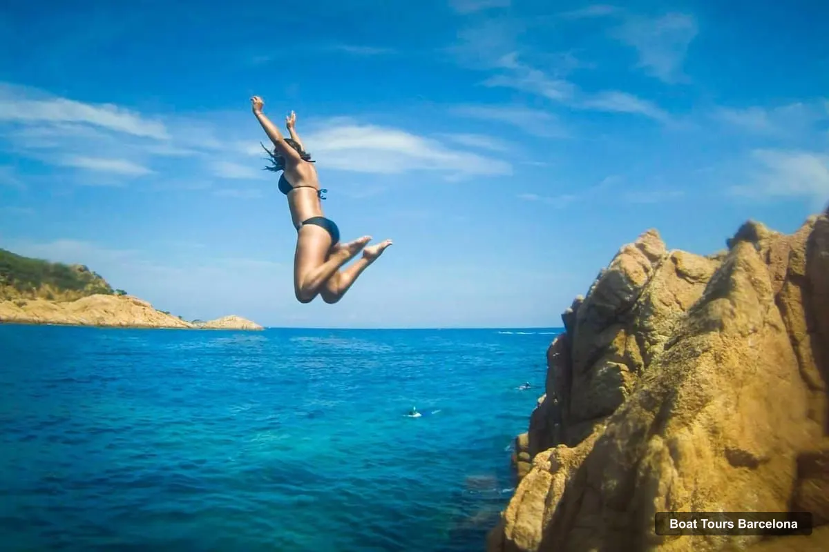 Boat Tours Barcelona – Costa Brava Tour: Kayak, Snorkel & Cliff Jump from Barcelona (photo 2)