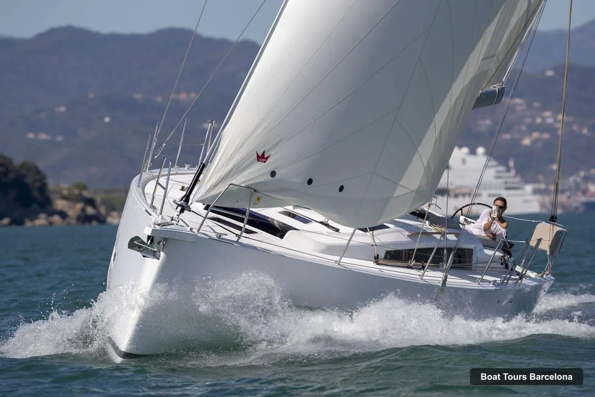 Boat Tours Barcelona – Midday or Sunset Sailing with Open Bar and Snacks (photo 2)
