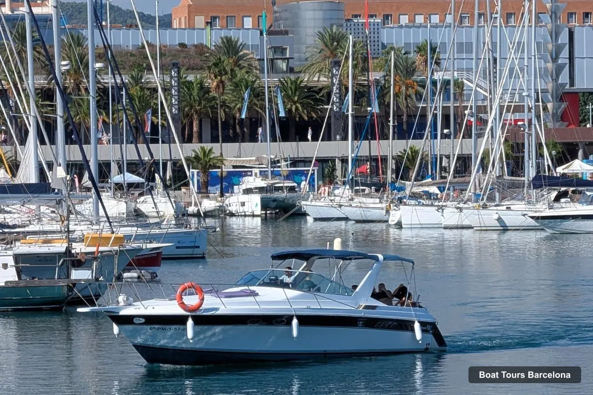 Boat Tours Barcelona – Private Yacht Rental with Captain (photo 2)