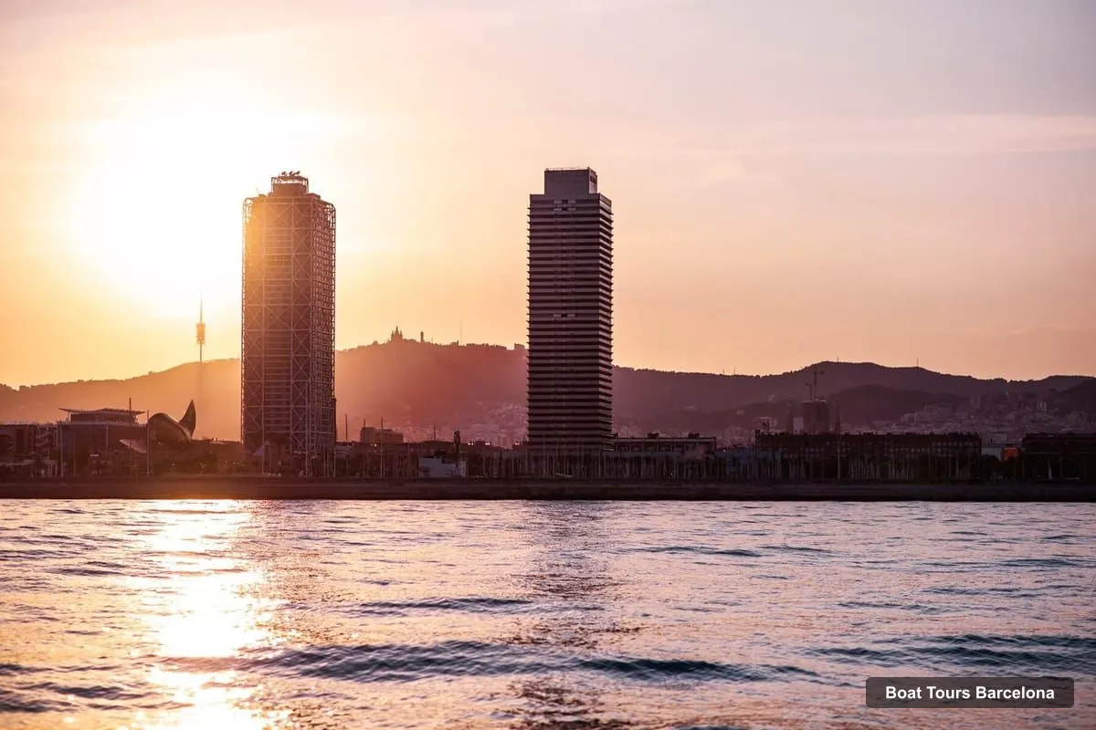 Boat Tours in Barcelona – Daytime or Sunset Catamaran Cruise with Music (photo 4)