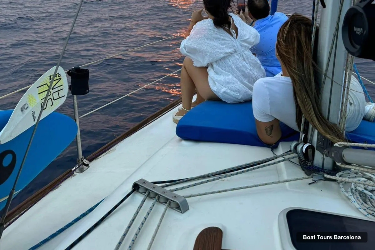 Boat Tours in Barcelona – Sunset Sailboat Cruise with Drinks and Snacks (photo 2)