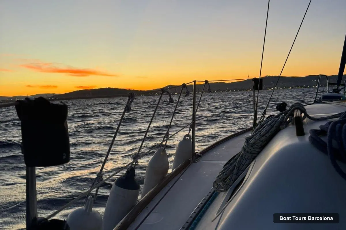 Boat Tours in Barcelona – Sunset Sailboat Cruise with Drinks and Snacks (photo 4)
