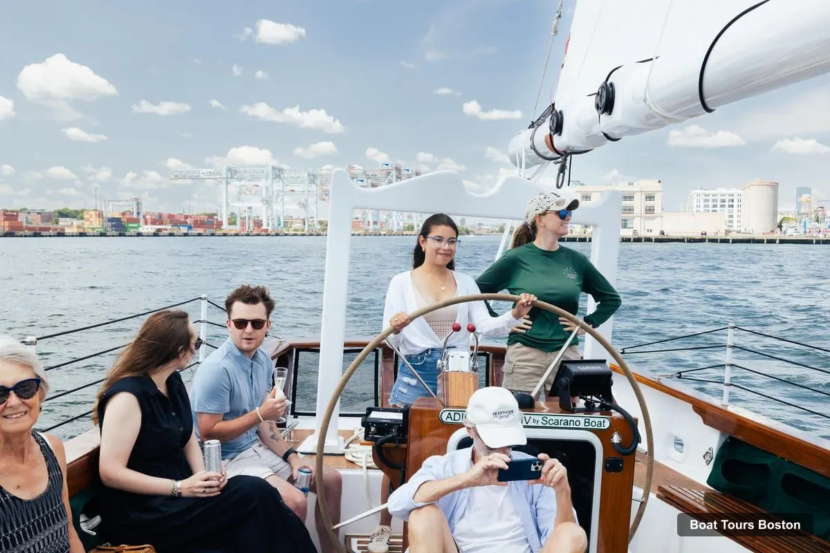 Boat Tours Boston – Downtown Harbor Sailing Cruise (photo 4)
