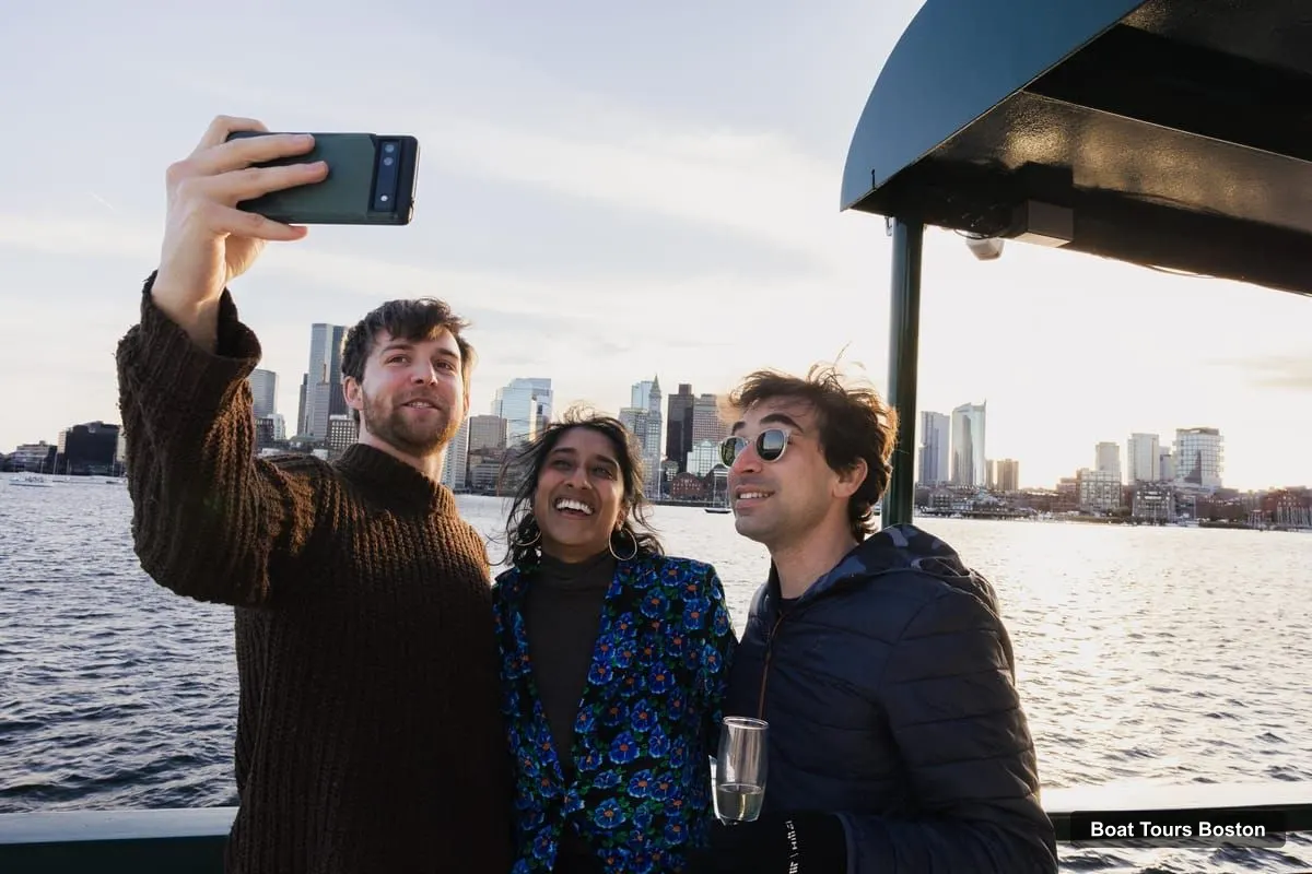 Boston Boat Cruises – Harbor Sunset Yacht Cruise (photo 2)