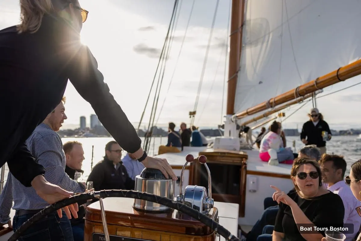 Boston Boat Trips – Harbor Champagne Sunset Sail from Rowes Wharf (photo 2)