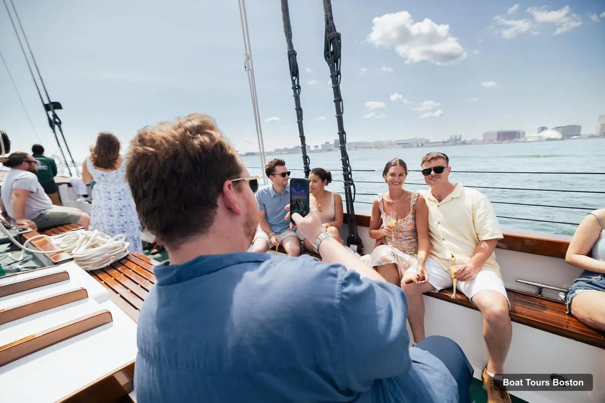 Boston Boat Trips – Harbor Champagne Sunset Sail from Rowes Wharf (photo 4)