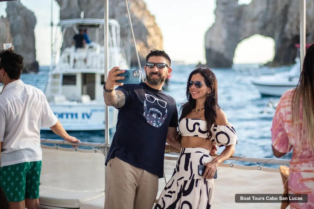 Boat Tours in Cabo San Lucas – Sunset Party Cruise with Unlimited Drinks (photo 5)