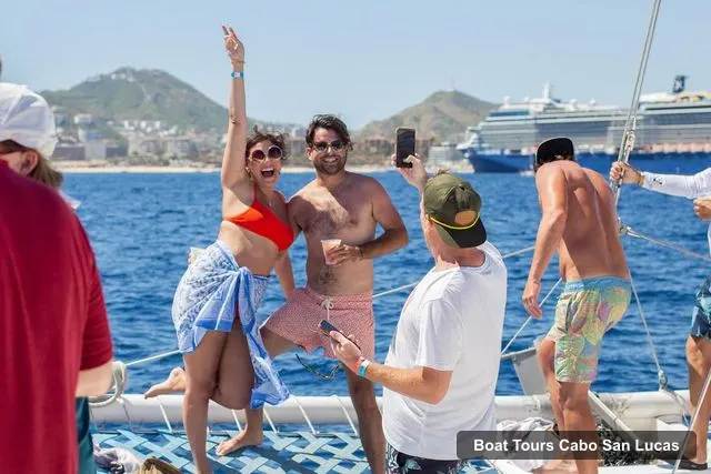 Cabo San Lucas Boat Cruises – 4-Hour Snorkeling Cruise with Open Bar
