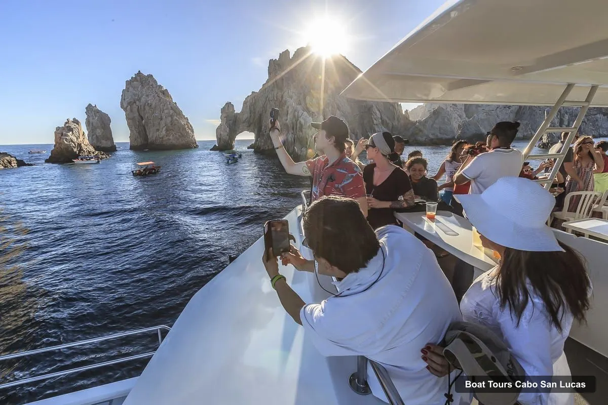 Cabo San Lucas Boat Trips – Sunset Dinner Cruise (photo 3)