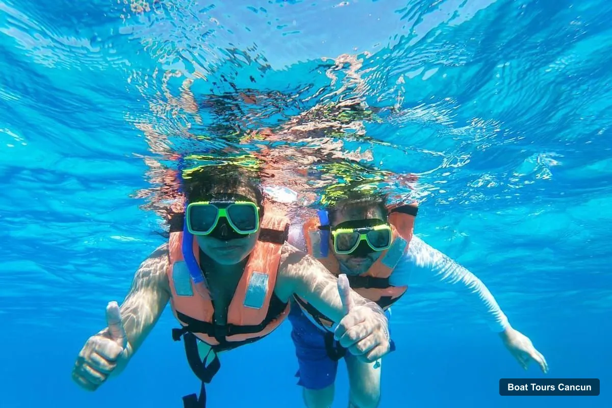 Boat Tours Cancun – Catamaran with Open Bar, Snorkeling and Lunch (photo 4)
