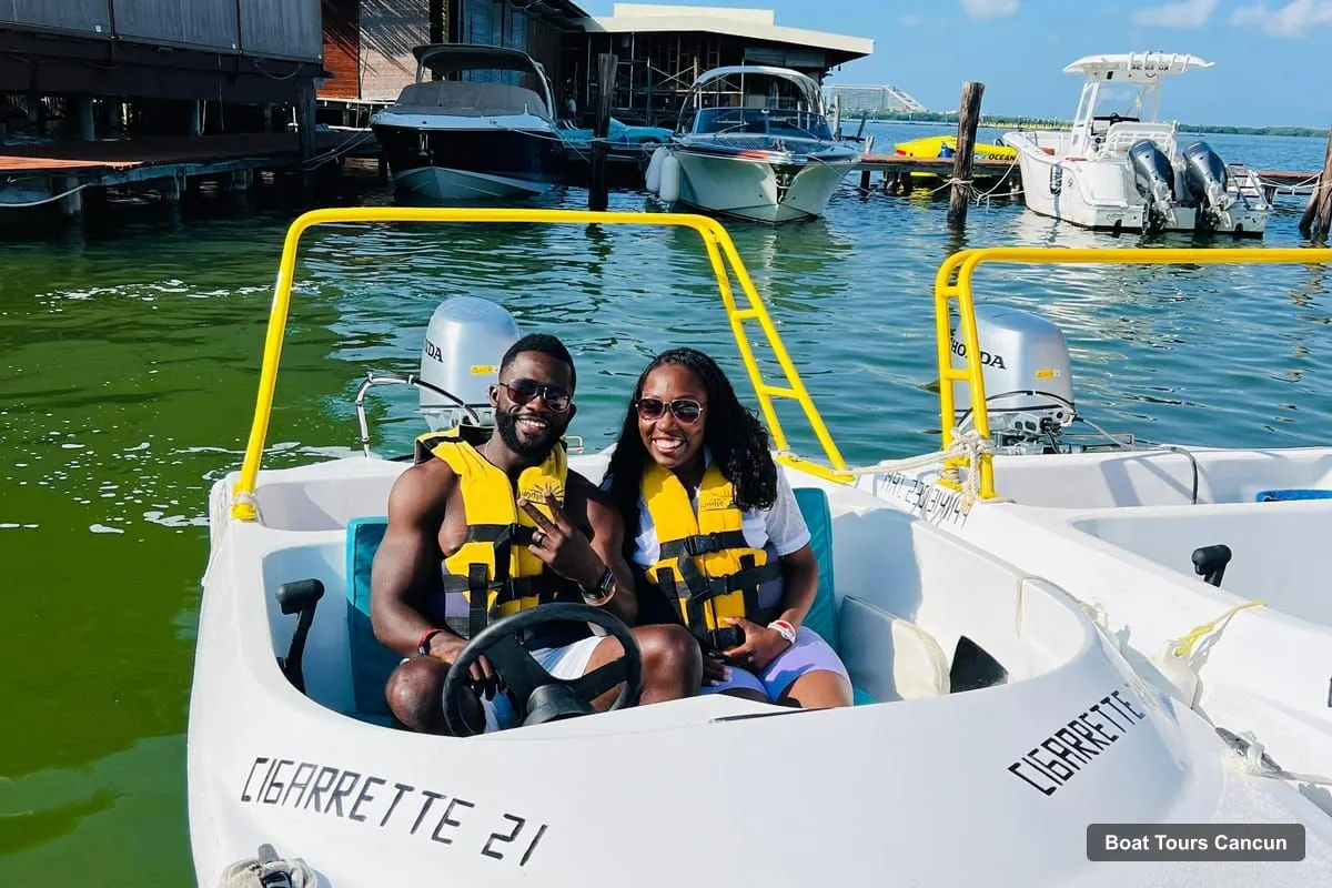 Boat Tours Cancun – Speedboat, Snorkeling, Dolphin Beach & Parasailing