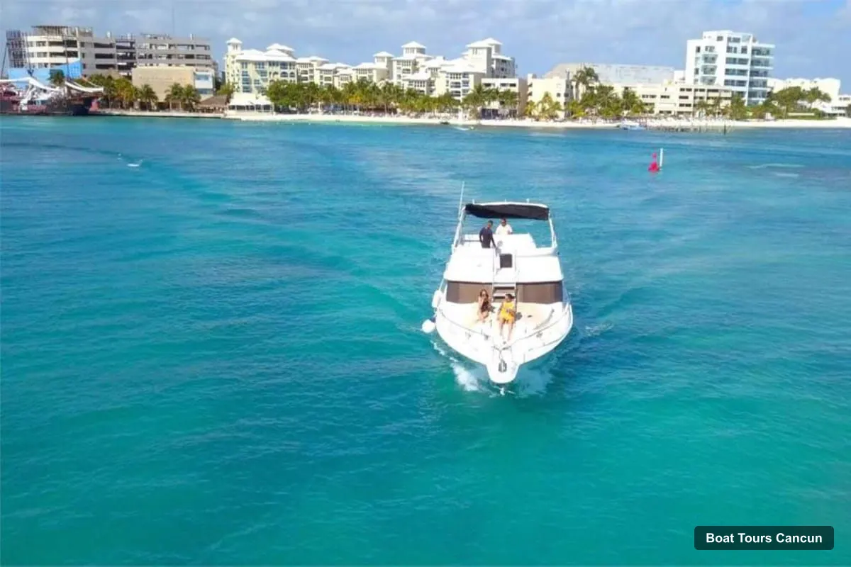 Boat Tours in Cancun – Private Luxury 46-Feet Flybridge Yacht Cruise (photo 3)