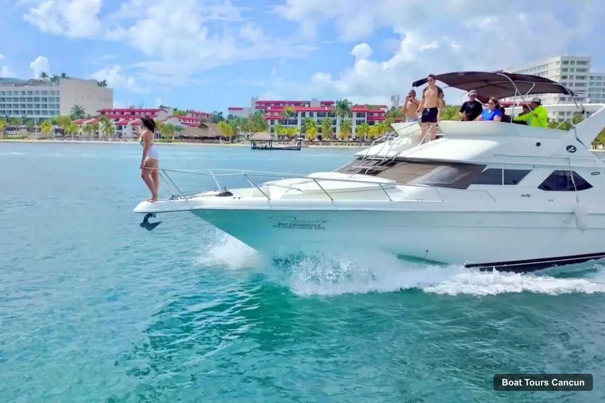 Boat Tours in Cancun – Private Luxury 46-Feet Flybridge Yacht Cruise (photo 4)