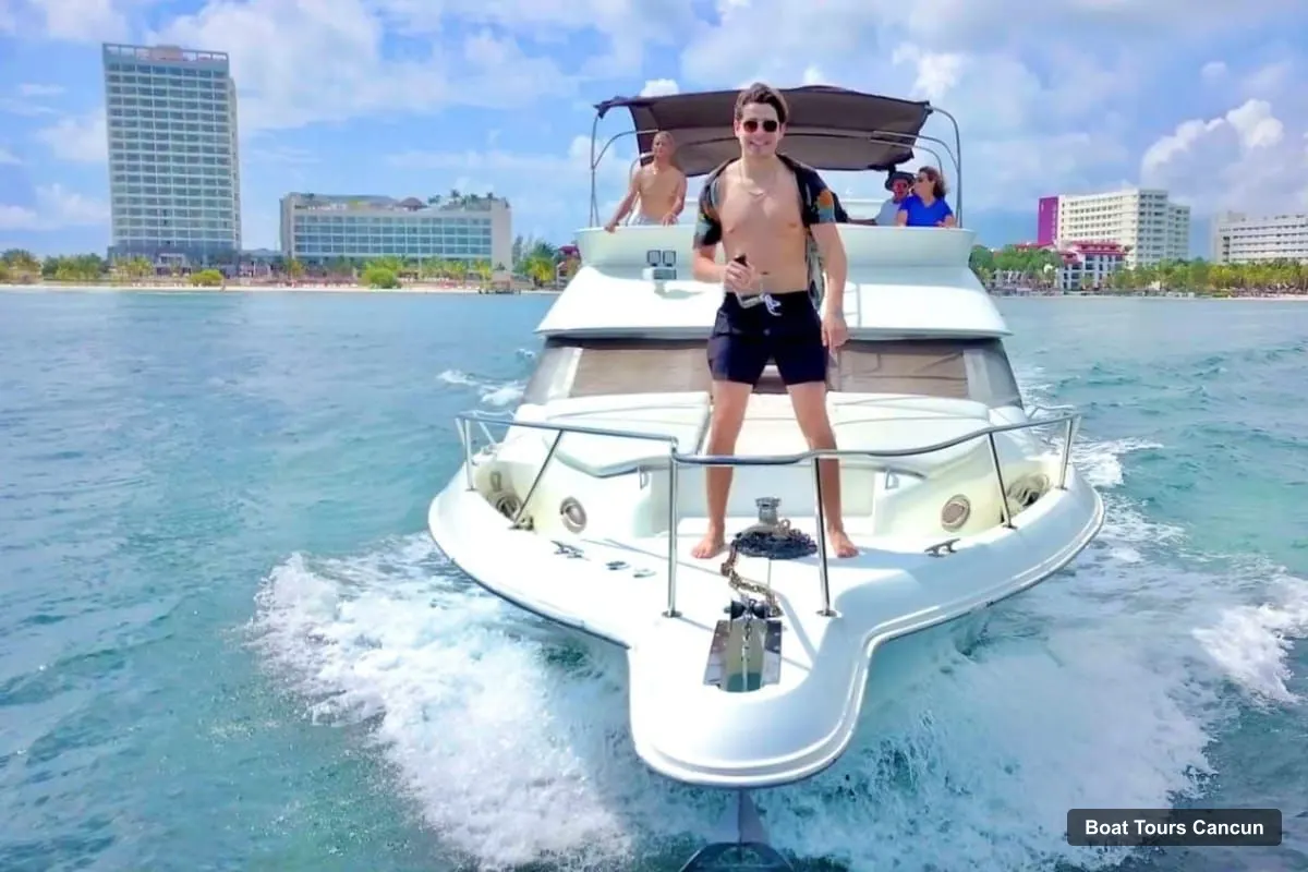 Boat Tours in Cancun – Private Luxury 46-Feet Flybridge Yacht Cruise (photo 5)