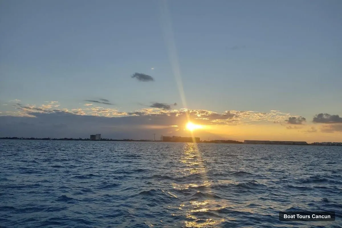 Boat Tours in Cancun – Sunset Sailing to Isla Mujeres with Cancún Transfer (photo 2)