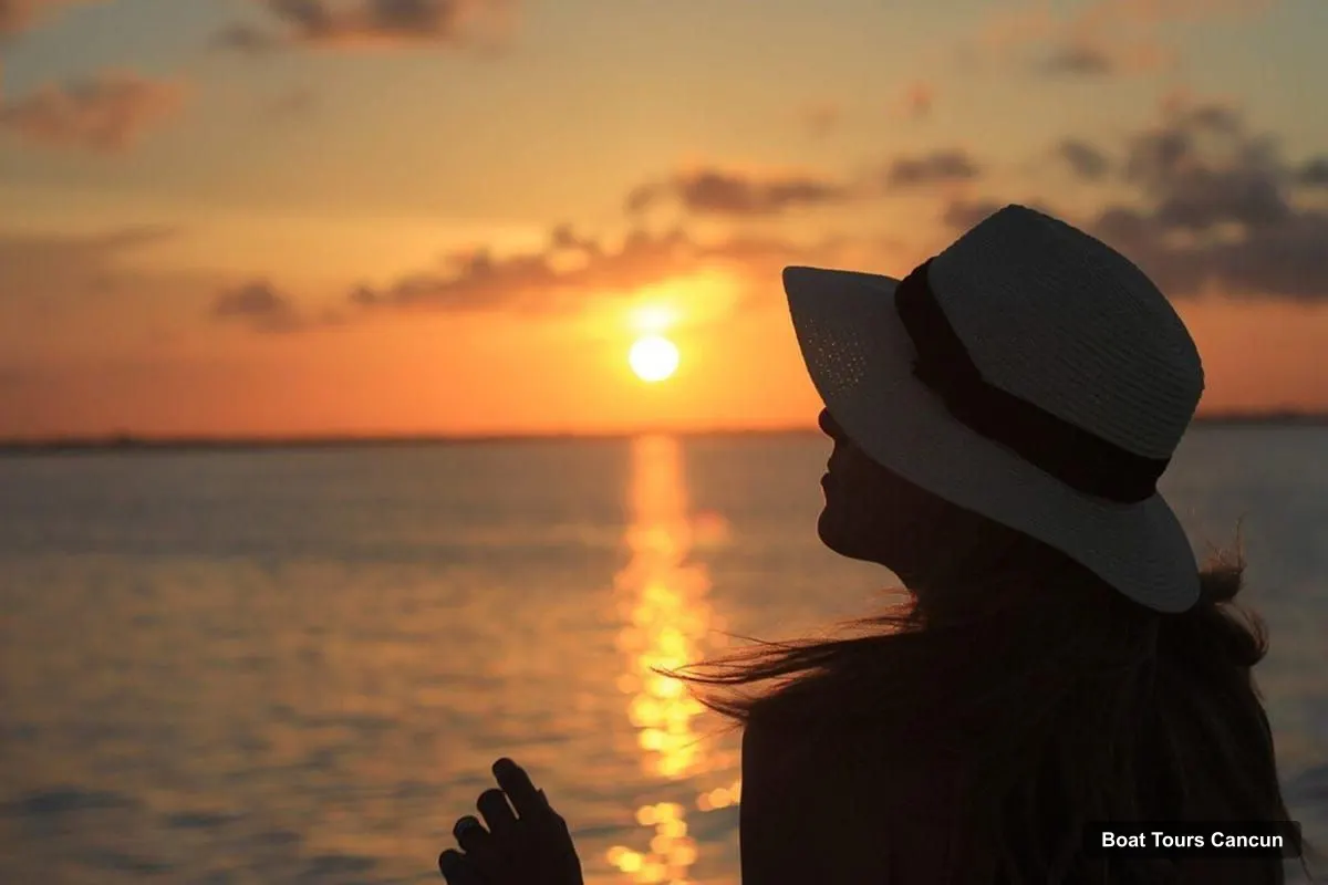 Boat Tours in Cancun – Sunset Sailing to Isla Mujeres with Cancún Transfer (photo 3)