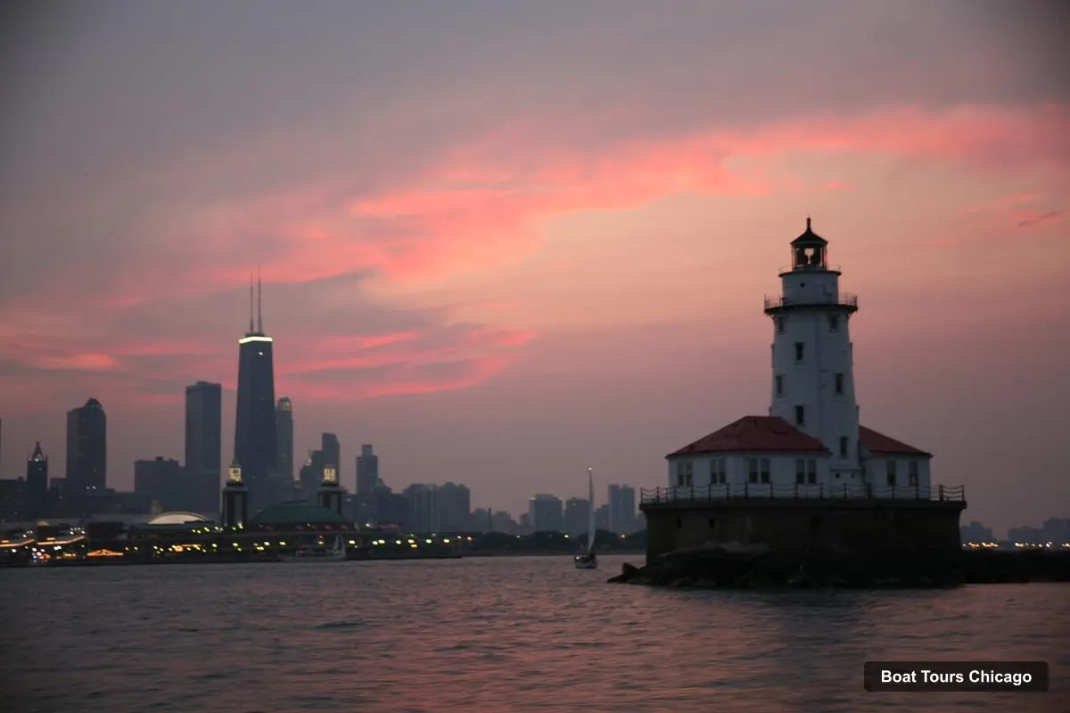 Boat Tours Chicago – Chicago by Night River and Lake Cruise (photo 2)