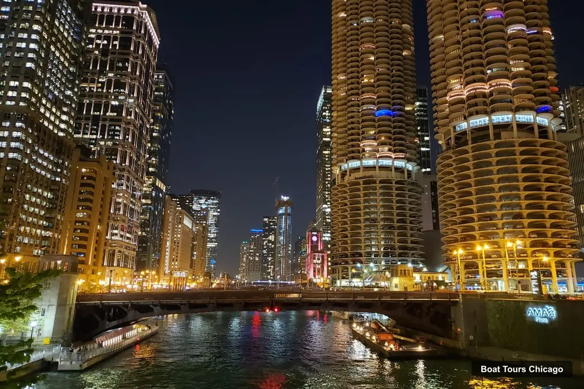 Boat Tours Chicago – Chicago by Night River and Lake Cruise (photo 3)