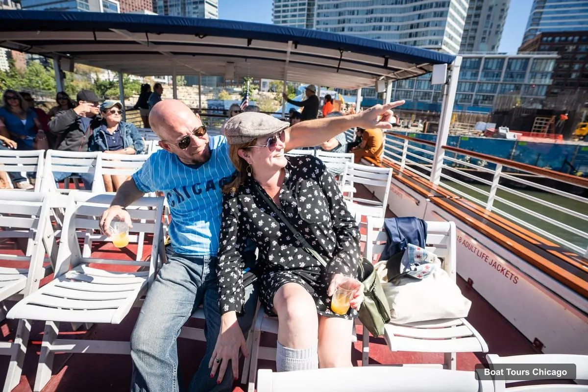 Boat Tours in Chicago – Architecture River Cruise Skip-the-Ticket Line (photo 2)