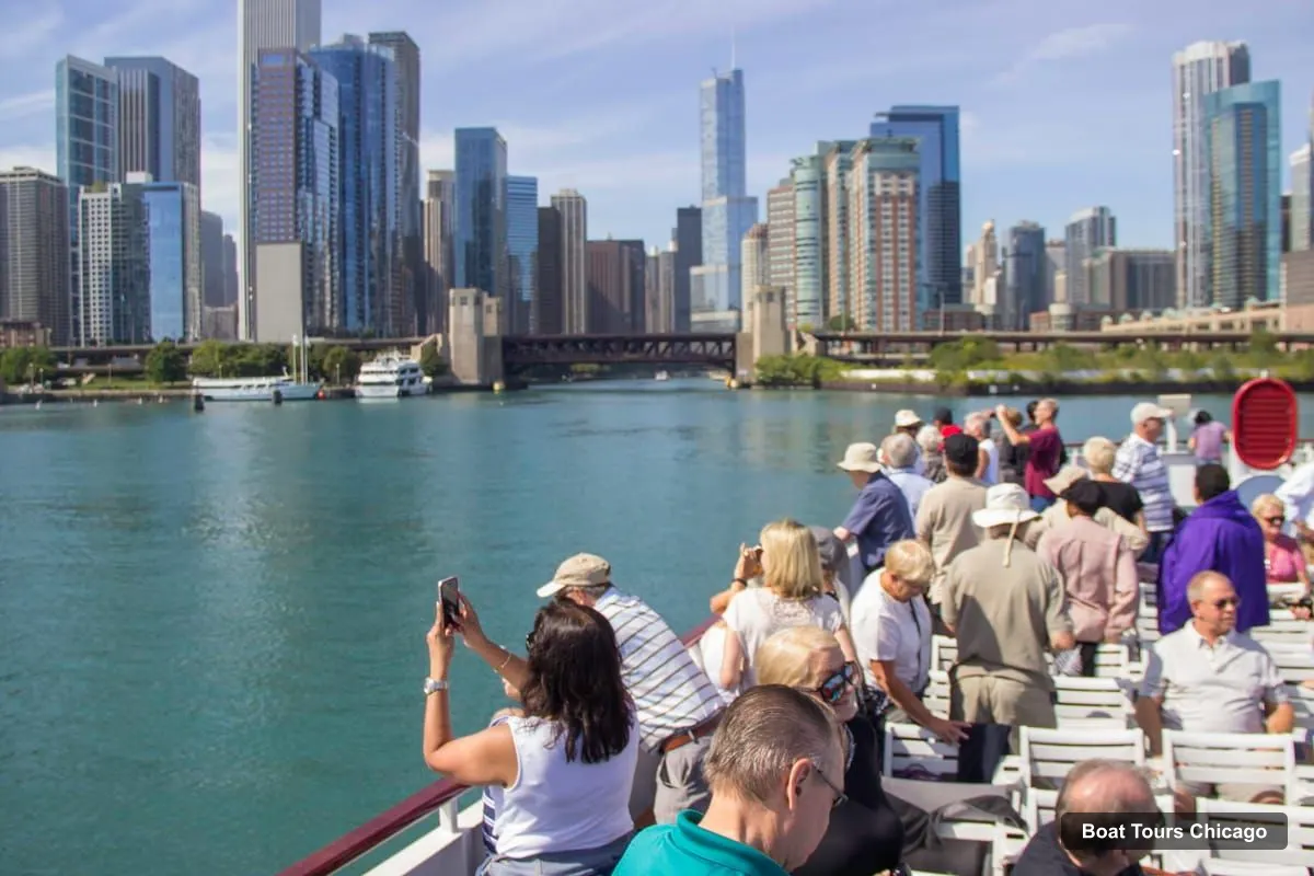 Chicago Boat Cruises – 45-Minute Family-Friendly Architecture River Cruise (photo 4)