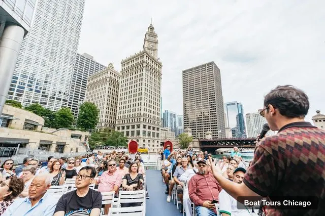 Chicago Boat Trips – 1.5-Hour Lake and River Architecture Cruise