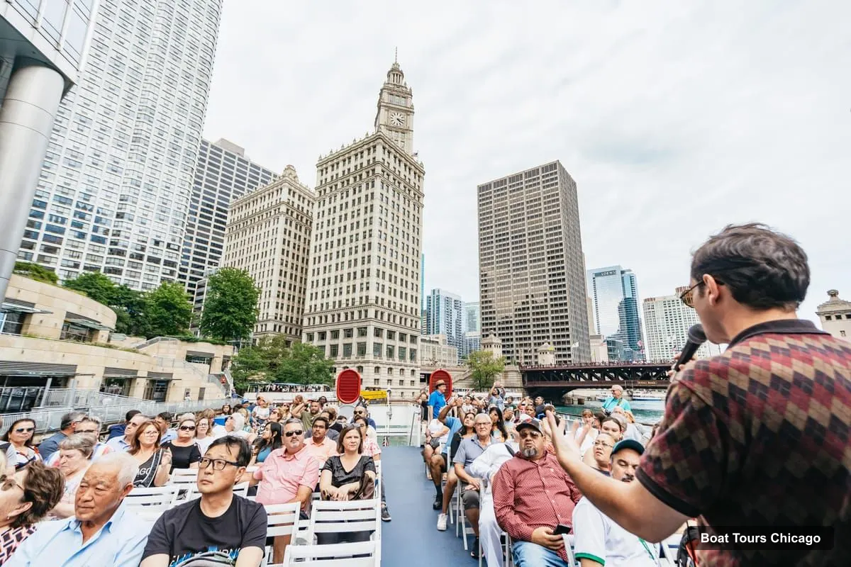 Chicago Boat Trips – 1.5-Hour Lake and River Architecture Cruise