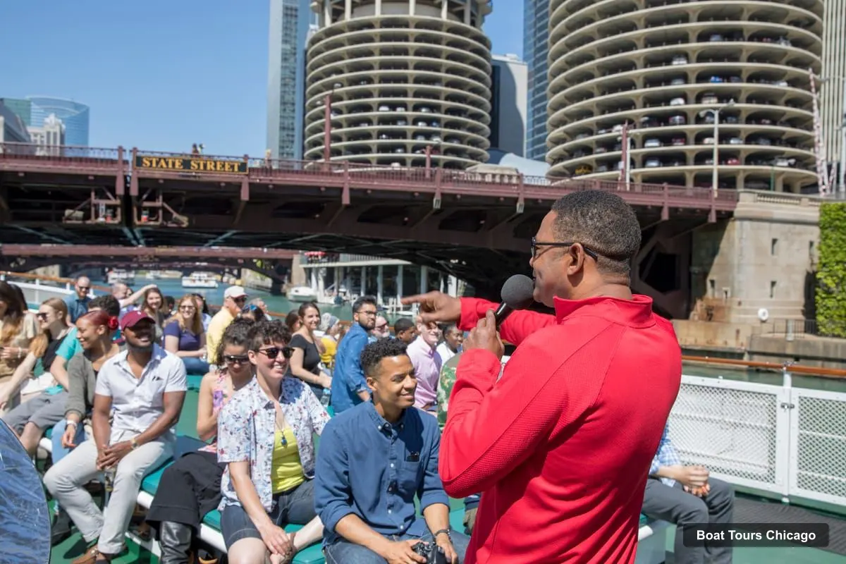 Chicago Boat Trips – Architecture Center Cruise on Chicago's First Lady (photo 2)