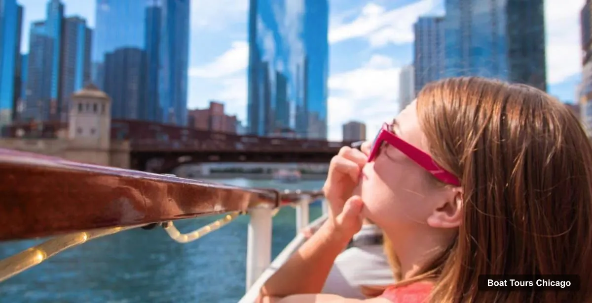 Chicago Boat Trips – Architecture Center Cruise on Chicago's First Lady (photo 3)