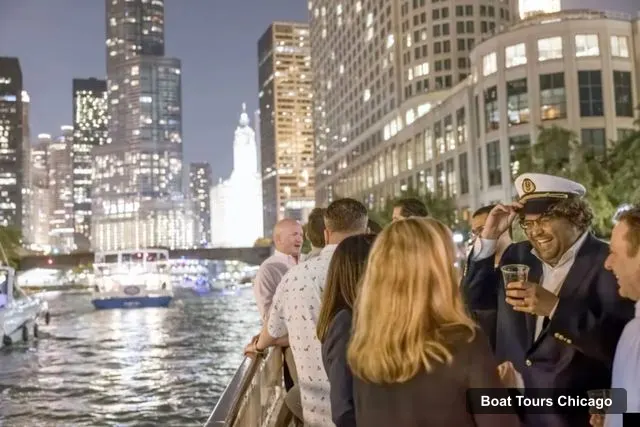 Chicago Boat Trips – Chicago River: Guided Sunset Cocktail & Architecture Tour