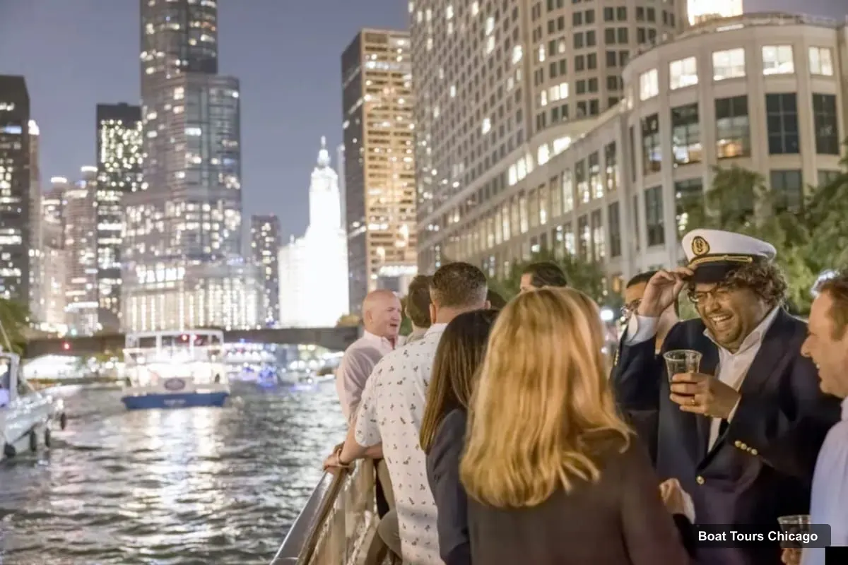 Chicago Boat Trips – Chicago River: Guided Sunset Cocktail & Architecture Tour